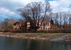 Ruiny pa�acu w Ostroszowicach