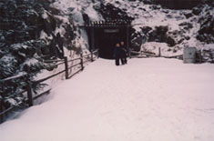 Wej�cie do jednego z szyb�w w Os�wce